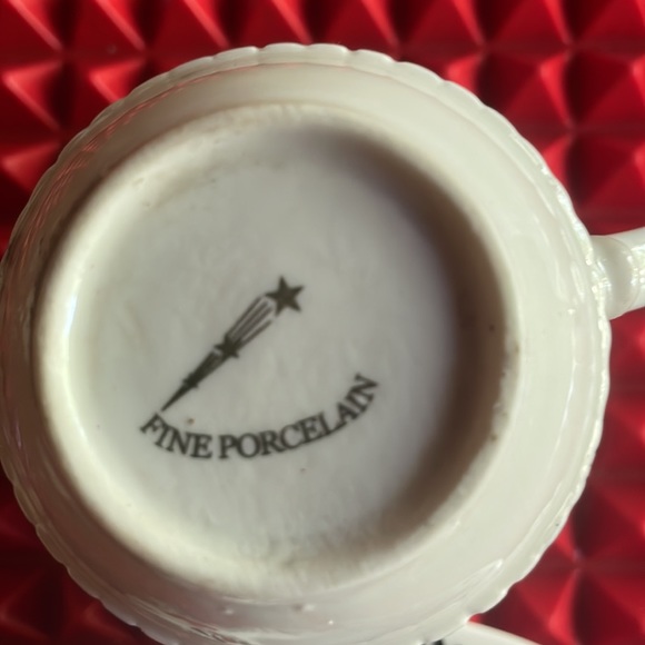 FINE PORCELAIN TEACUP AND SAUCER IN RED & BLACK - Picture 10 of 11